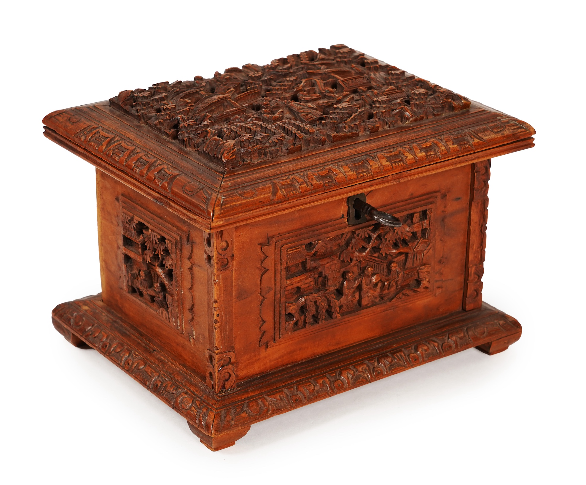 A Chinese sandalwood casket, 19th century